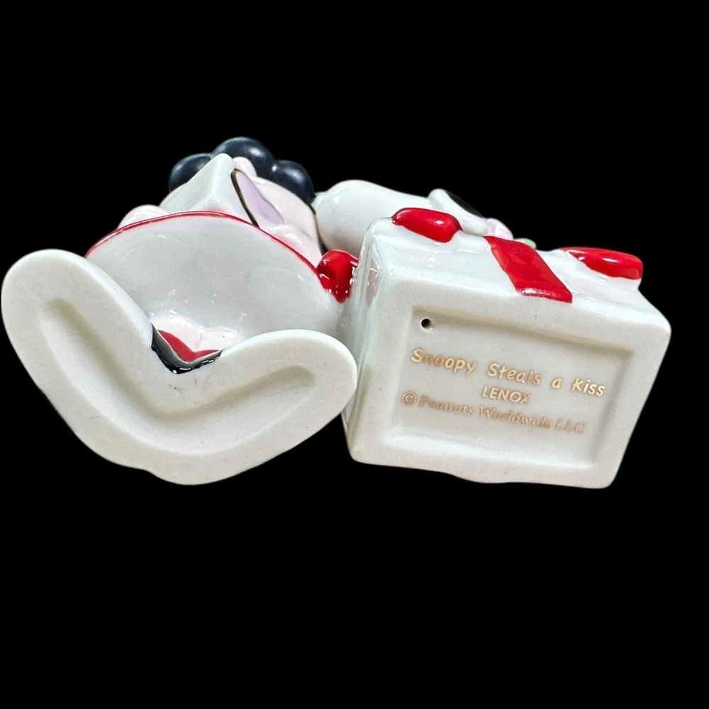 Lenox Snoopy & Lucy Peanuts Figurine – Snoopy Steals a Kiss‎ Rare w/ CoA READ